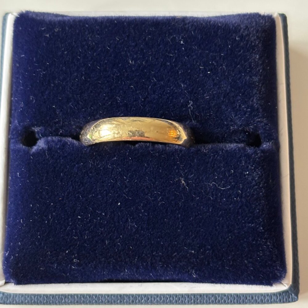 Men's Traditional Gold Wedding Ring (4mm)